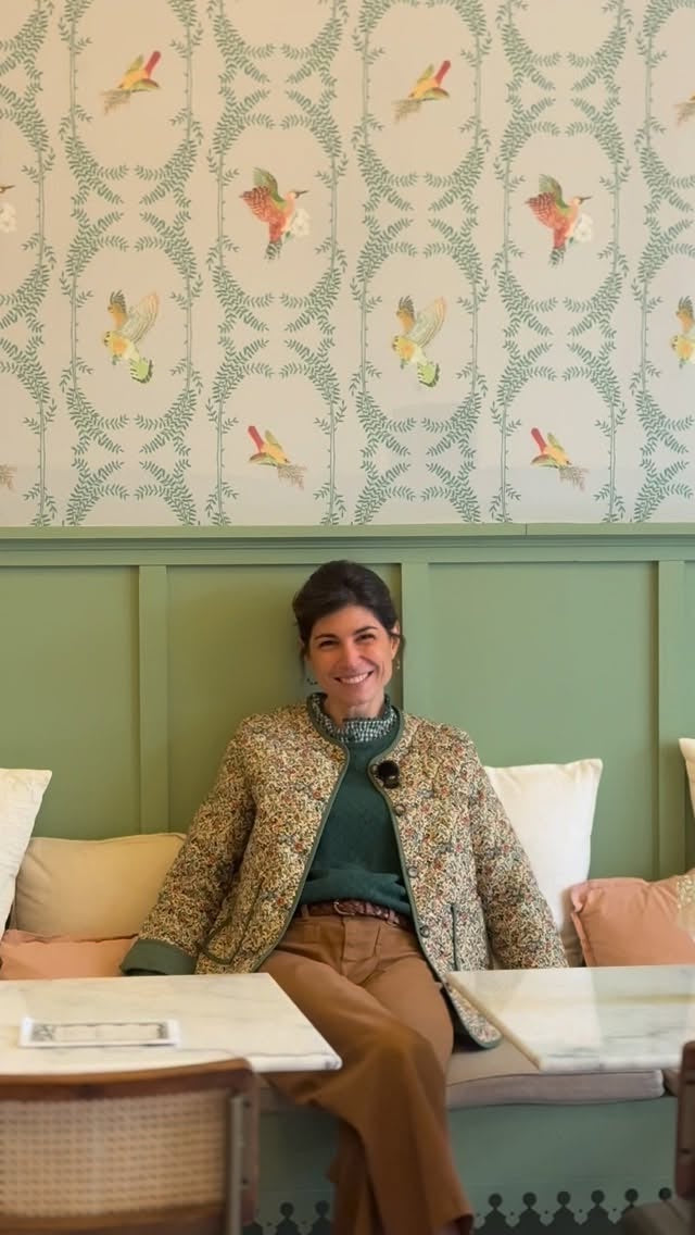 La fondatrice de Maison Charmeilles dans le salon du Comptoir
