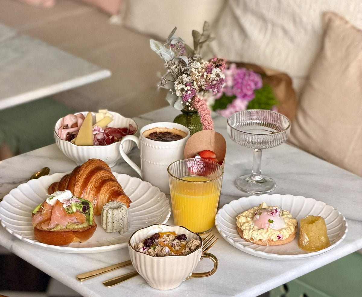 Brunch du Comptoir : viennoiseries, granola et jus pressé