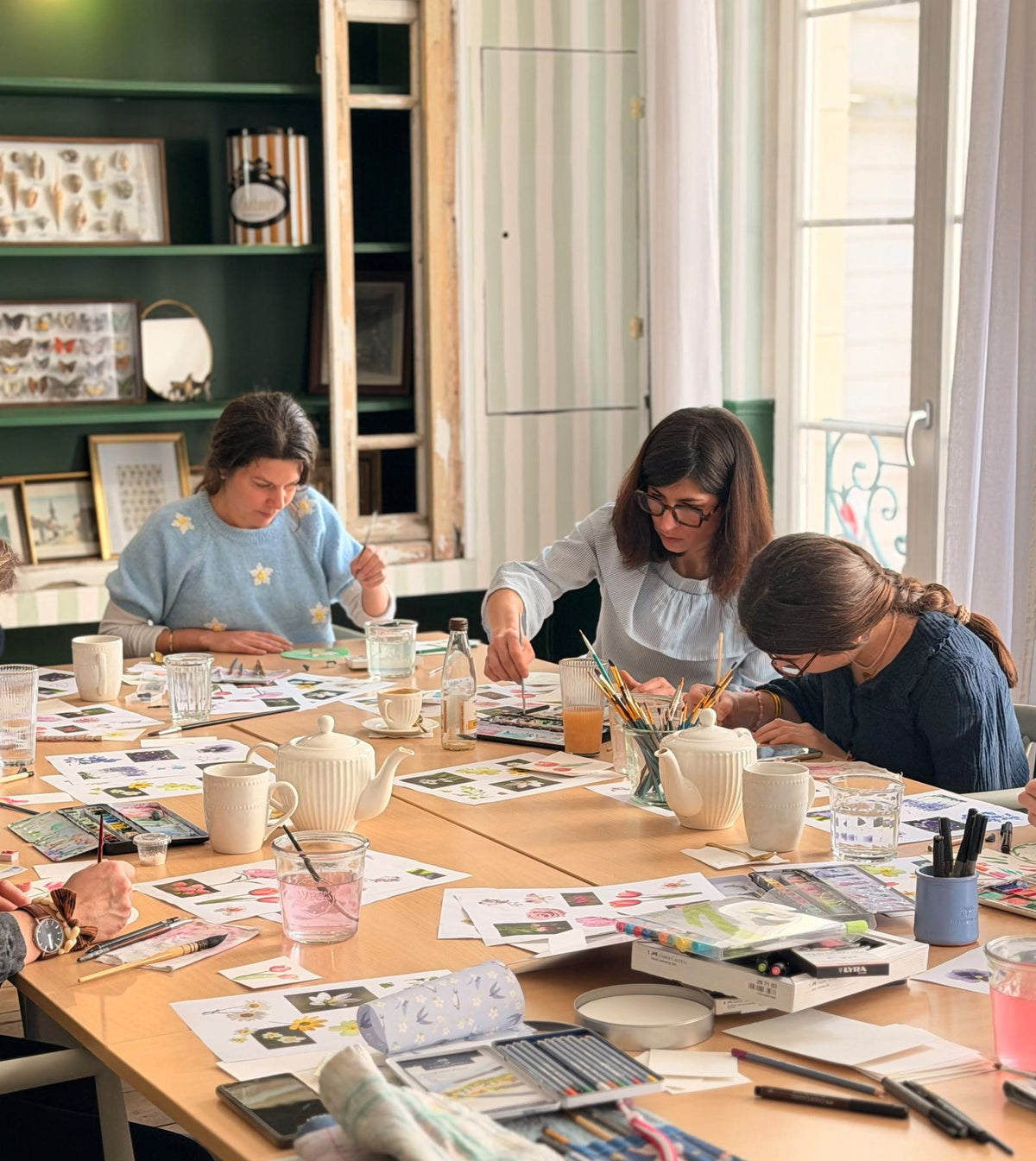 Formatrice accompagnant un atelier à l’étage