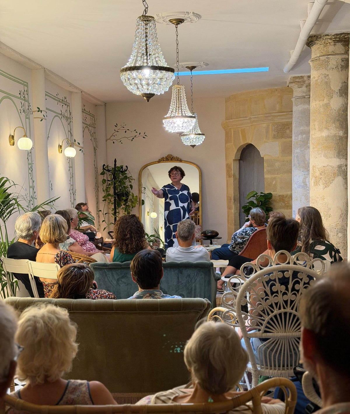 Conférence dans la Salle des Colonnes du Comptoir