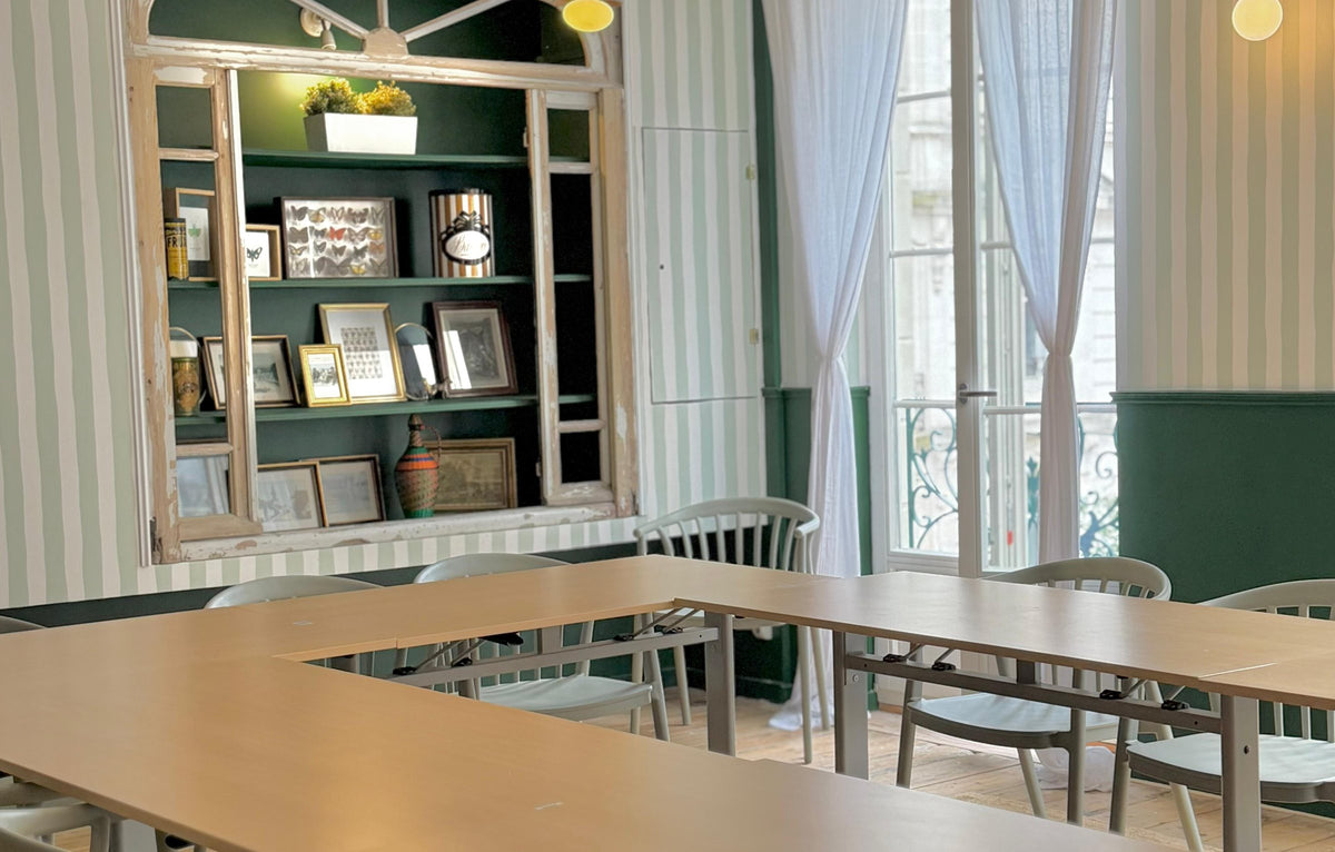 La salle de l’étage installée en U, bibliothèque verte