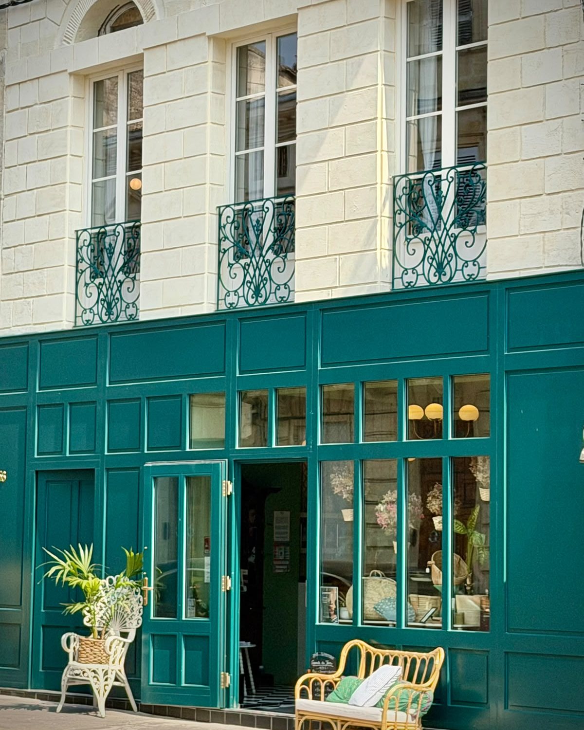La façade verte du Comptoir, 56 rue Montesquieu à Libourne